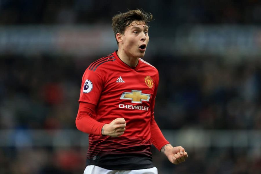Lindelof signs new Manchester U contract